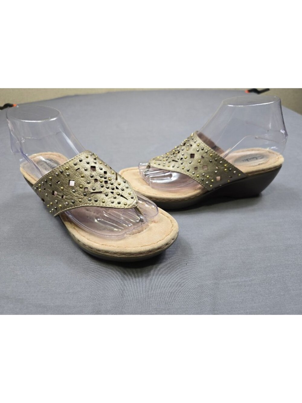 Clarks Artisan Womens Gold Wedge Sandals Size 7.5M Leather Upper Slip-On Comfort